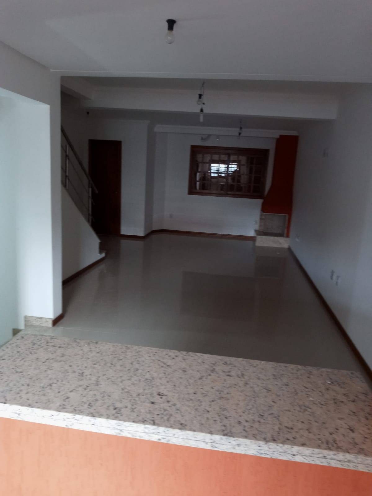 Sobrado com 3 quartos, 2 banheiros e 318m² à venda no bairro Jardim Planalto, Porto Alegre