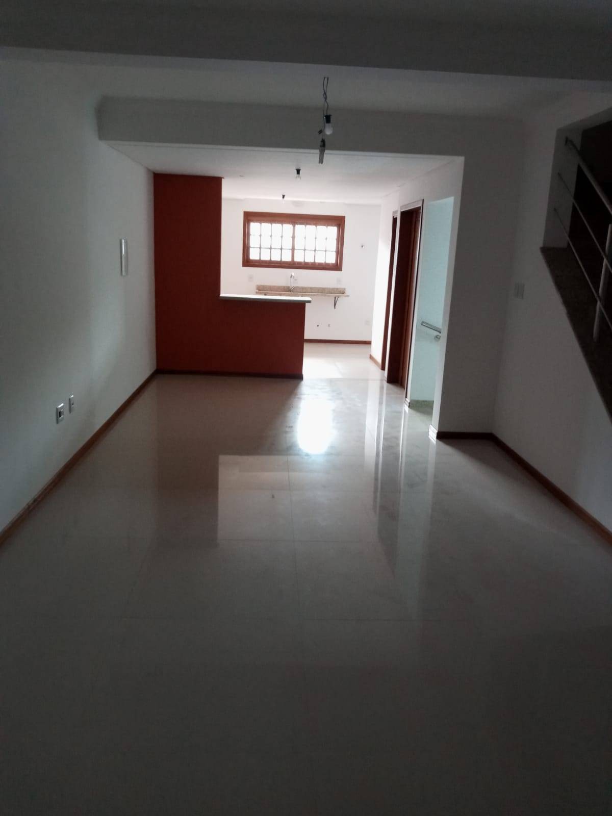 Sobrado com 3 quartos, 2 banheiros e 318m² à venda no bairro Jardim Planalto, Porto Alegre