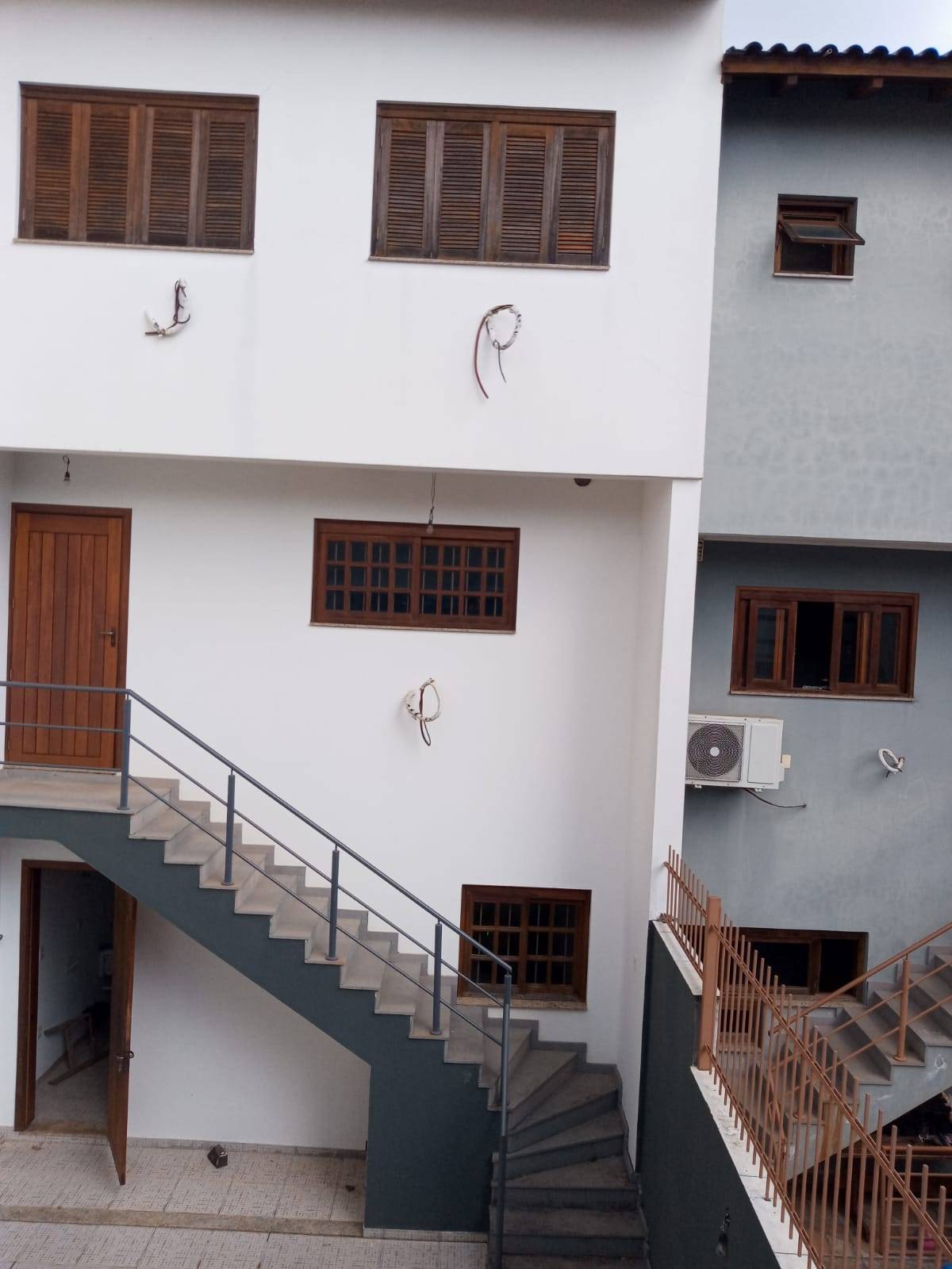 Sobrado com 3 quartos, 2 banheiros e 318m² à venda no bairro Jardim Planalto, Porto Alegre
