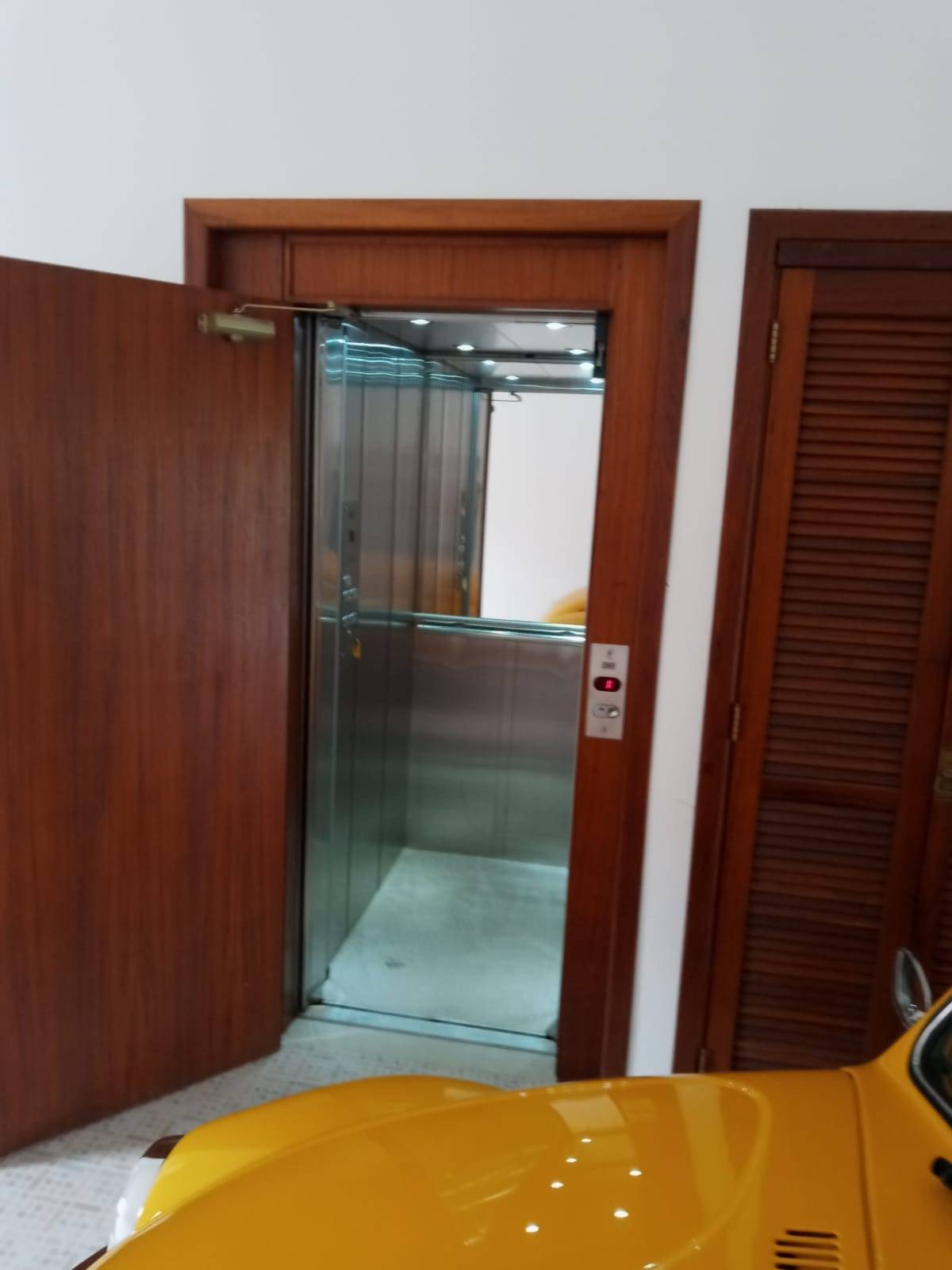 Sobrado com 3 quartos, 2 banheiros e 318m² à venda no bairro Jardim Planalto, Porto Alegre