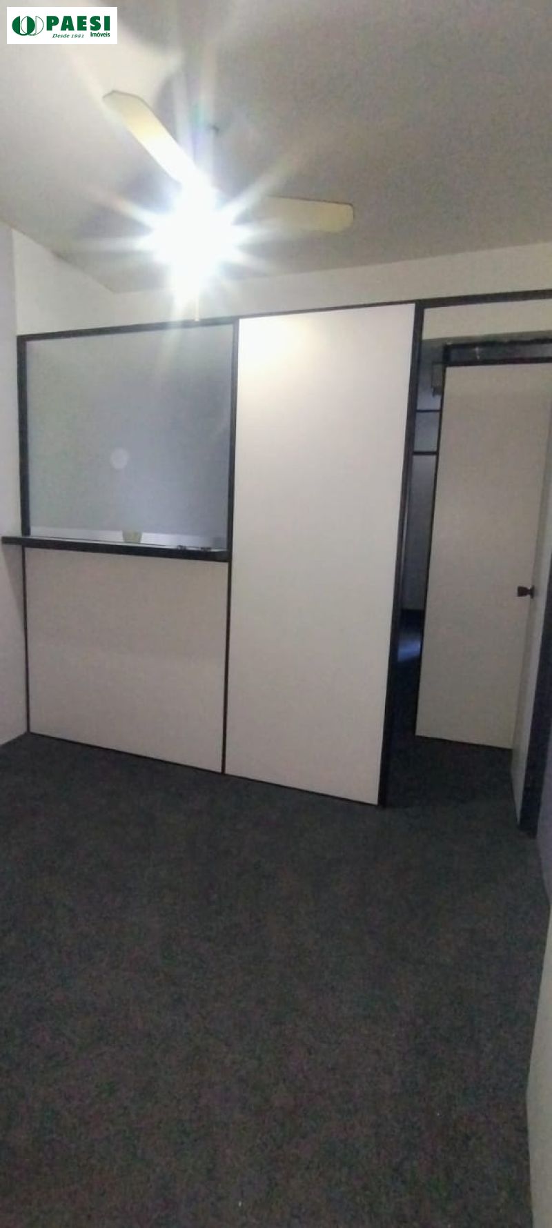 Sala com 40m² para alugar no bairro Navegantes, Porto Alegre