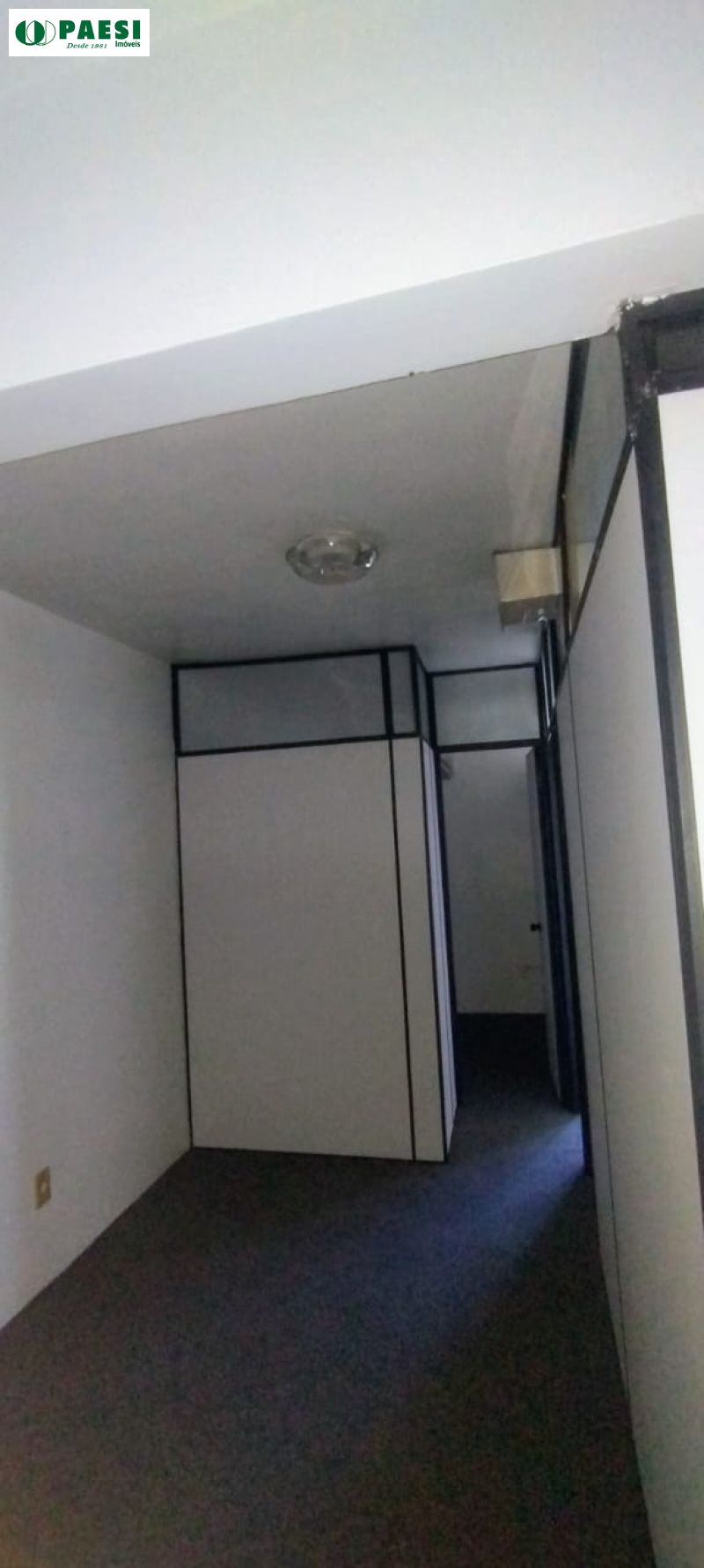 Sala com 40m² para alugar no bairro Navegantes, Porto Alegre