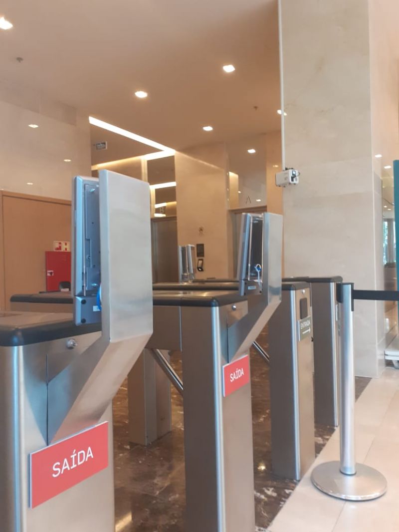 Conjunto com 1 banheiro e 20m² para alugar no bairro Santana, Porto Alegre