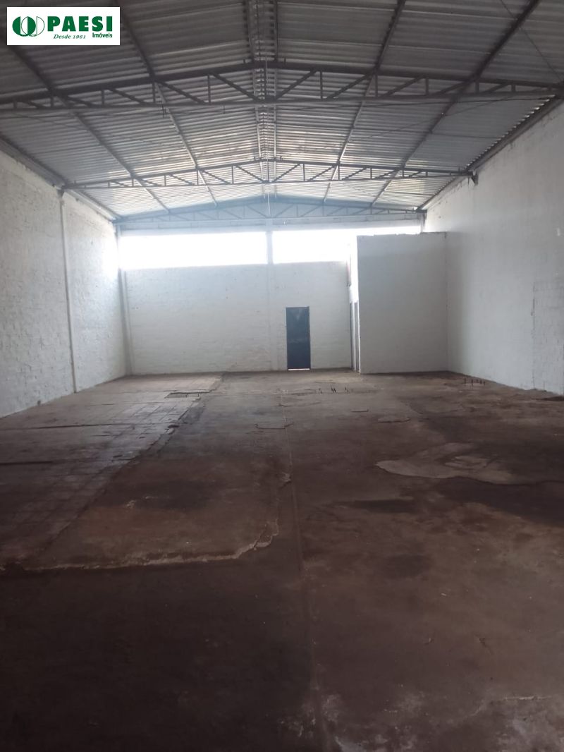 Pavilhão com 1 banheiro e 302m² para alugar no bairro Navegantes, Porto Alegre