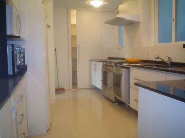 Apto com 3 quartos e 231m² para alugar no bairro Moinhos de Vento, Porto Alegre