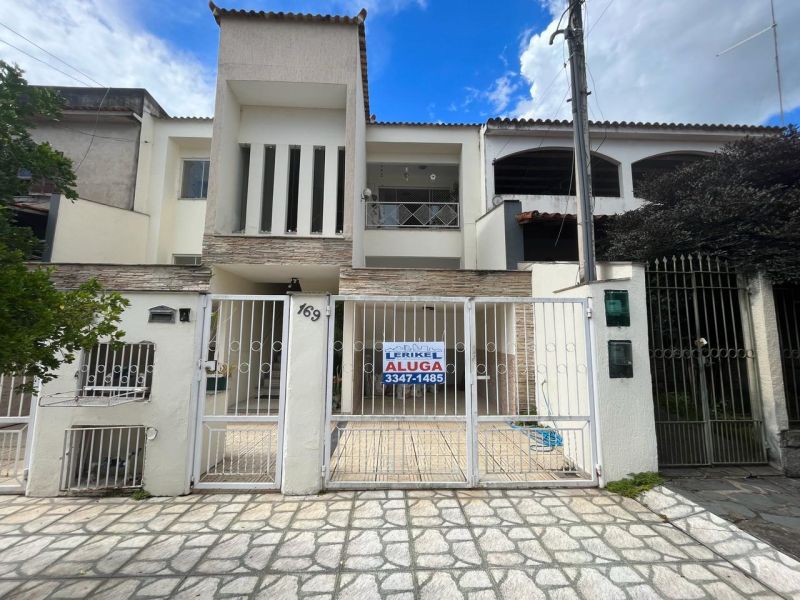 CASA 2 Quartos e  1 Su&iacute;te no bairro SIDERÓPOLIS em VOLTA REDONDA