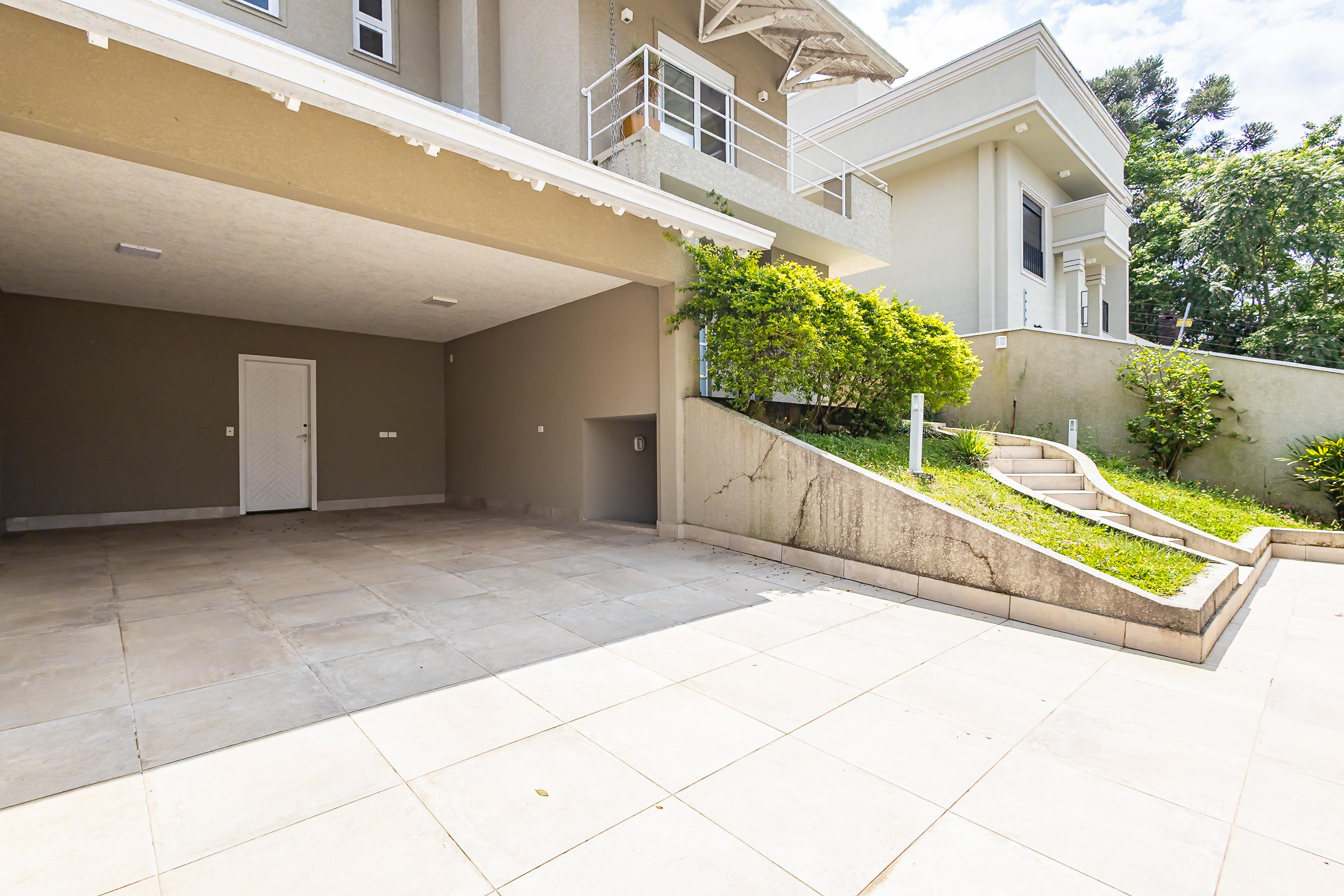 CASA em CURITIBA - PR, no bairro CAMPO COMPRIDO - Referência 24-AL0F