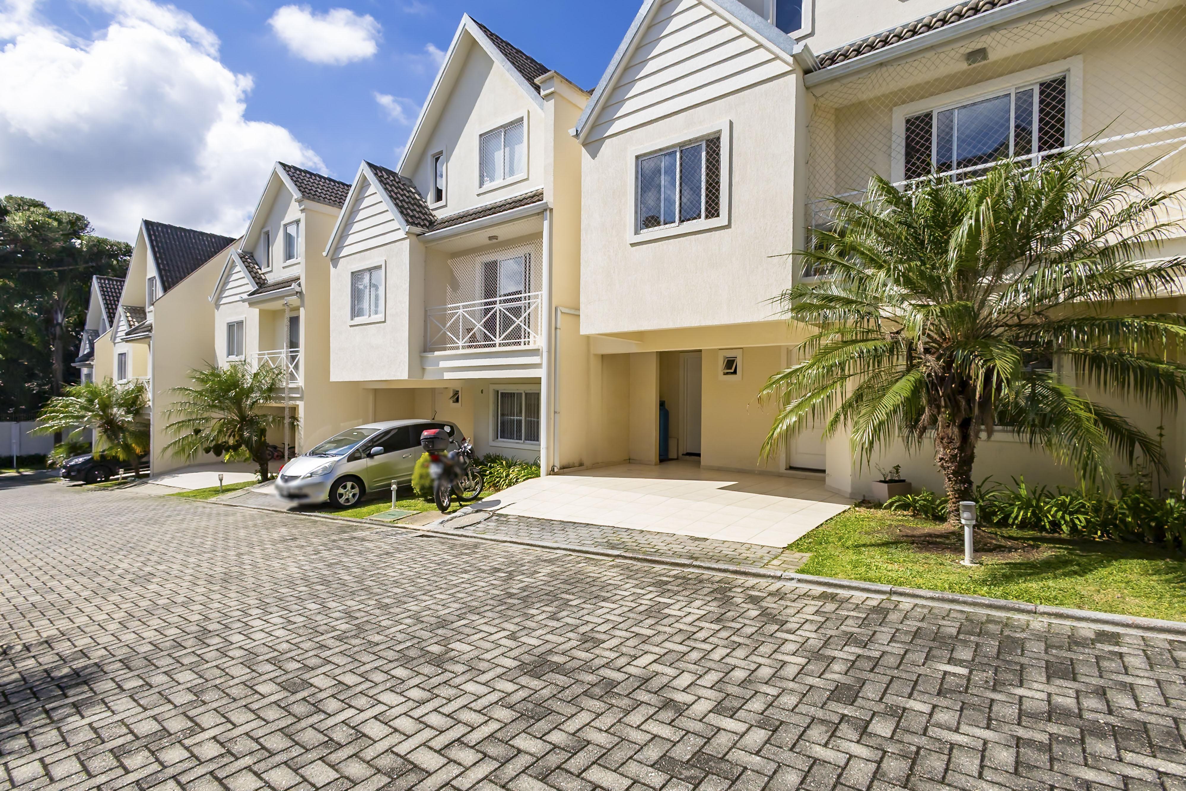 SOBRADO em CURITIBA - PR, no bairro SANTA FELICIDADE - Referência 27-AL0F