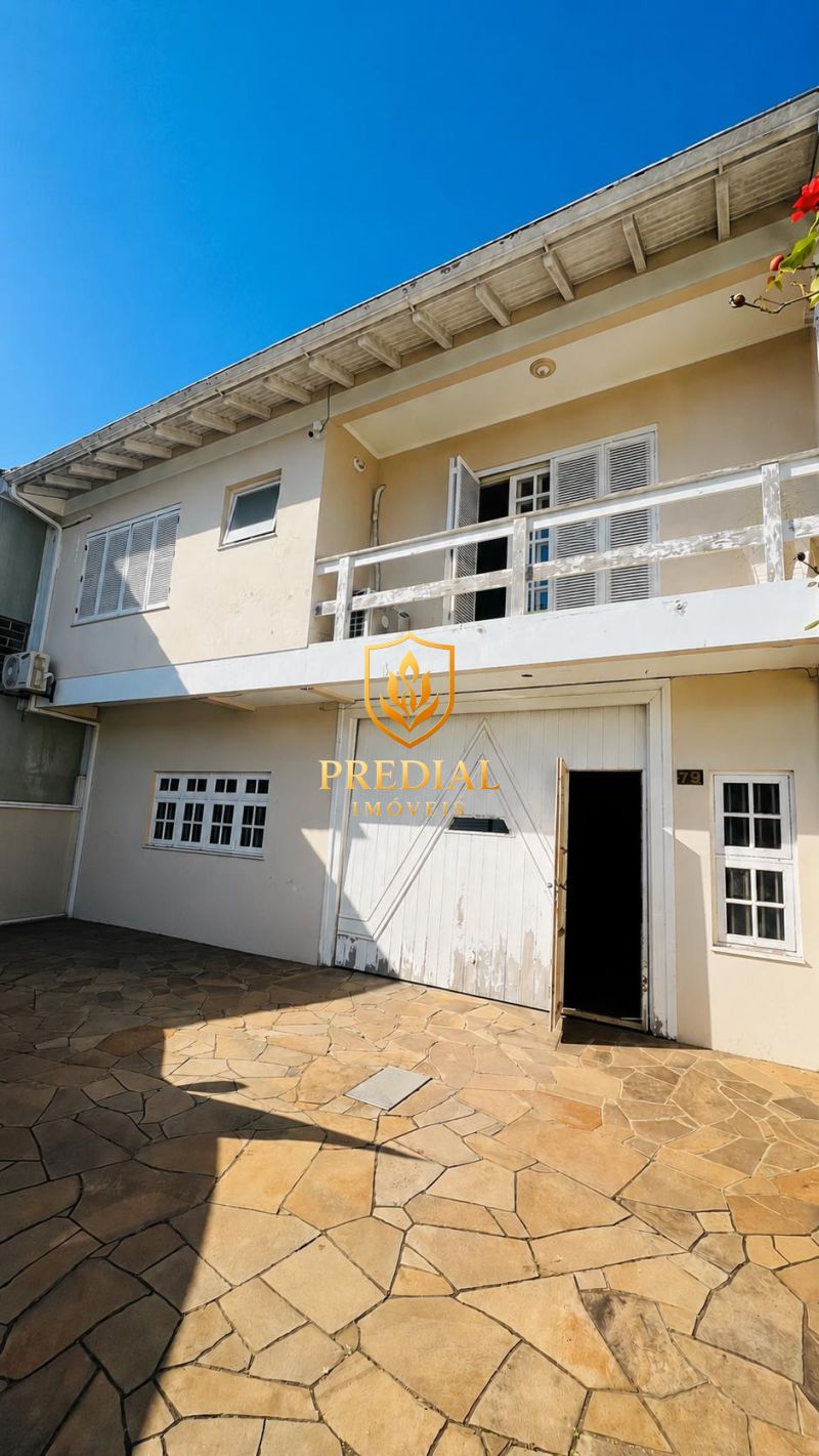 Casa com 3 Dormitórios, Amplo Pátio e Espaço Comercial em Localização Estratégica