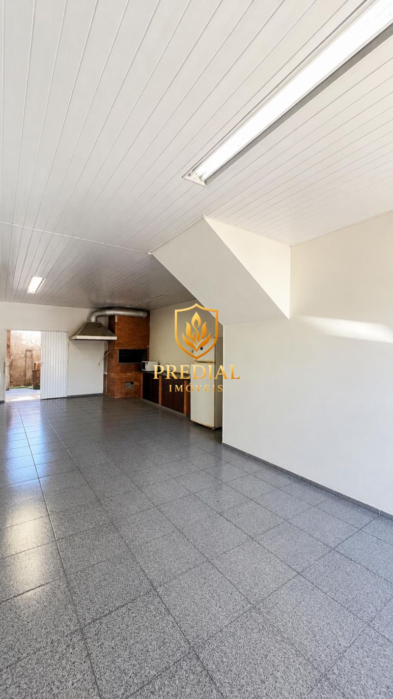 Casa com 3 Dormitórios, Amplo Pátio e Espaço Comercial em Localização Estratégica