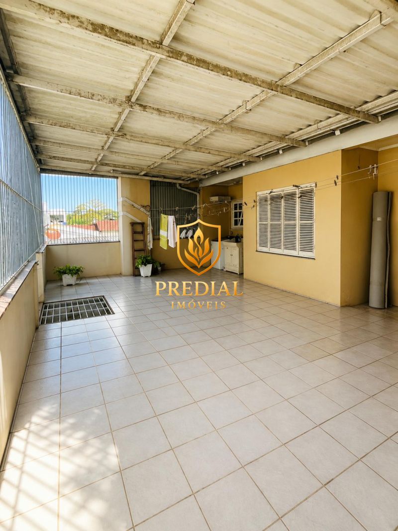 Casa com 3 Dormitórios, Amplo Pátio e Espaço Comercial em Localização Estratégica