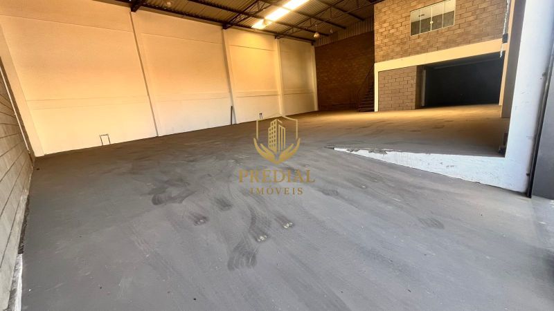 Pavilhão com 2 banheiros e 300m² para alugar no bairro São Luis, Canoas