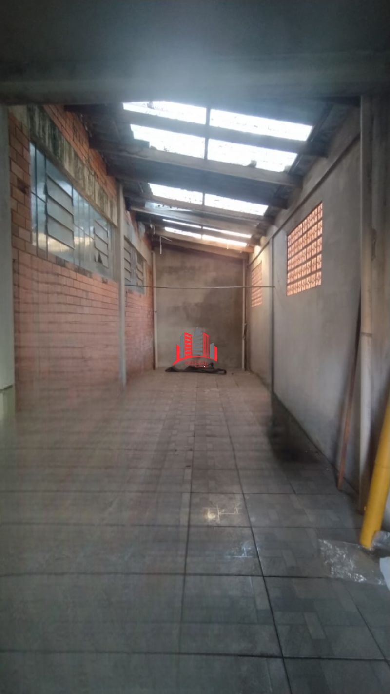 Pavilhão 170m² no bairro Fátima com mezanino, varanda e estacionamento para carretas