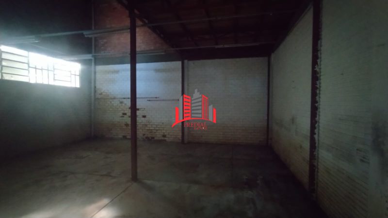 Pavilhão 170m² no bairro Fátima com mezanino, varanda e estacionamento para carretas