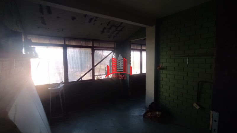 Pavilhão 170m² no bairro Fátima com mezanino, varanda e estacionamento para carretas
