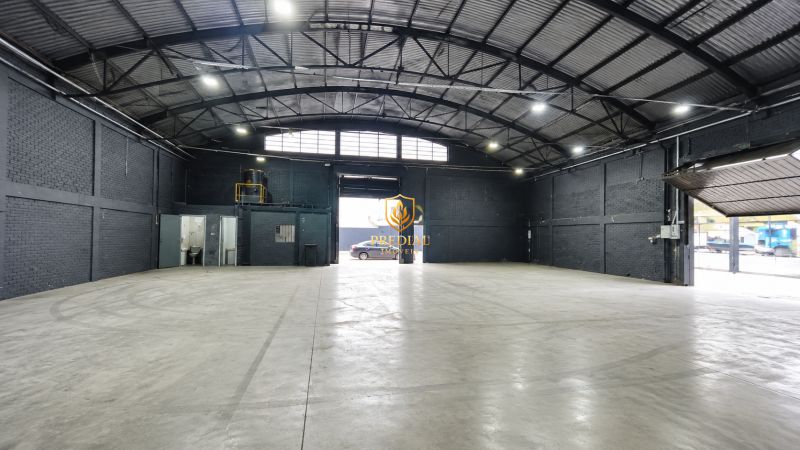Pavilhão com 3 banheiros e 435m² para alugar no bairro Niterói, Canoas