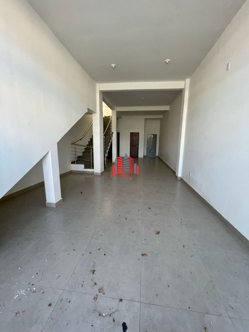 Loja nova de frente para a Avenida no Bairro Mato Grande