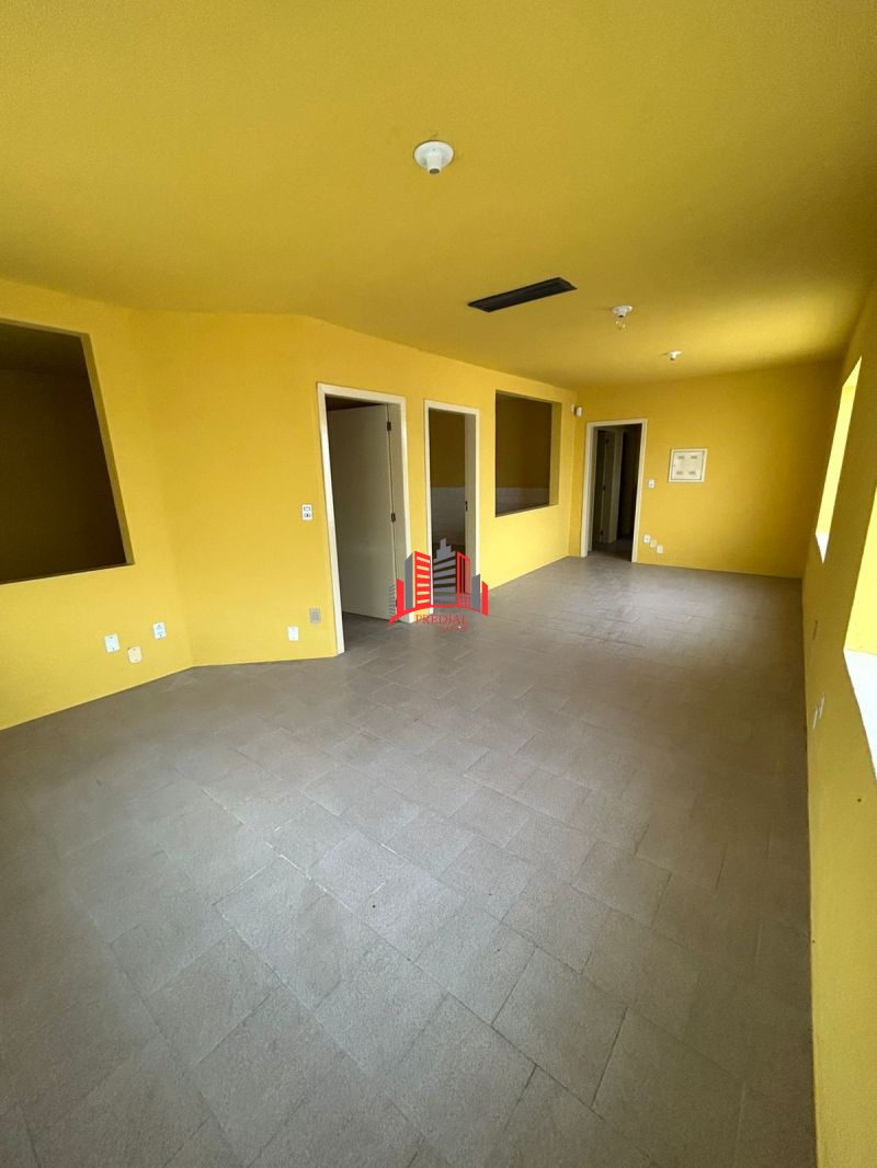 Pavilhão de esquina com ótima visibilidade e estrutura pensada para empresas - Rio Branco