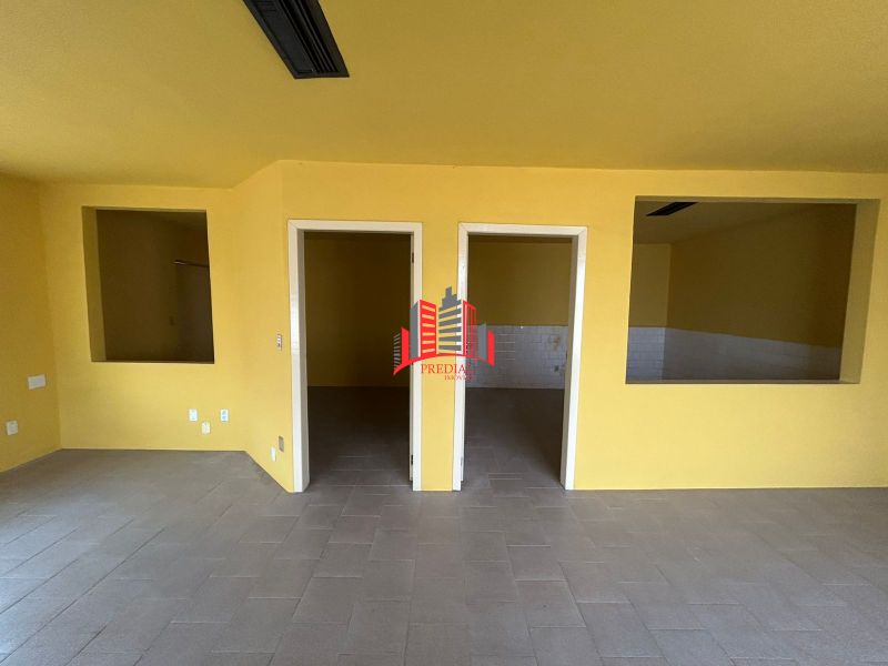 Pavilhão de esquina com ótima visibilidade e estrutura pensada para empresas - Rio Branco