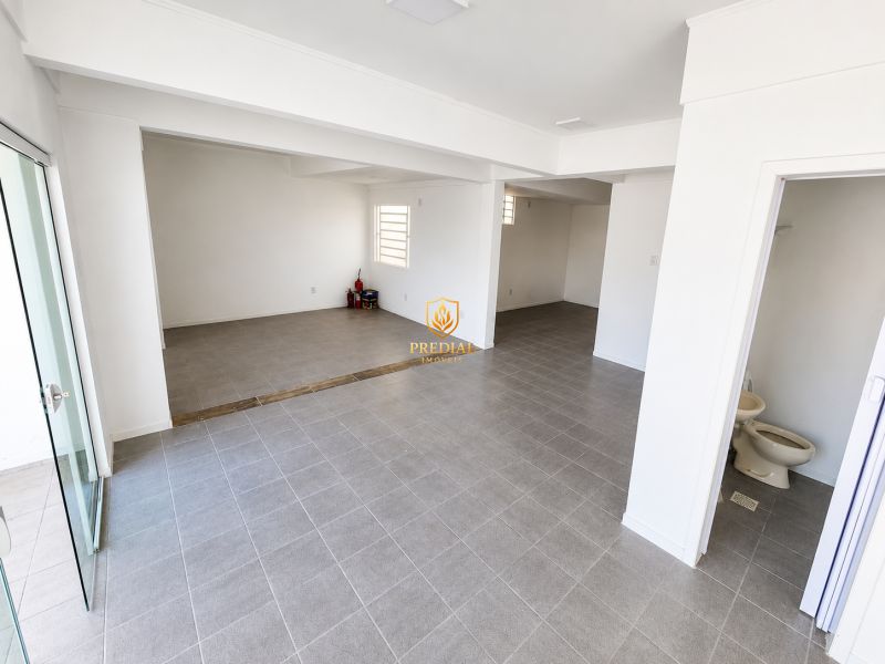 Loja comercial na Av. Rio Grande do Sul no Mathias Velho - 3 banheiros e espaço versátil