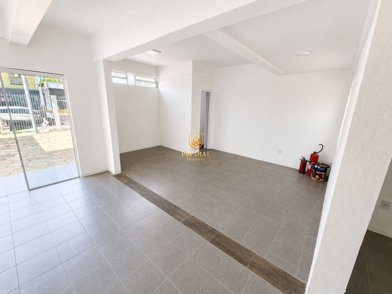 Loja comercial na Av. Rio Grande do Sul no Mathias Velho - 3 banheiros e espaço versátil