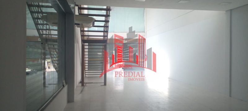 Loja ampla com 215m² à venda no Igara  3 banheiros, mezanino e acesso à BR-116