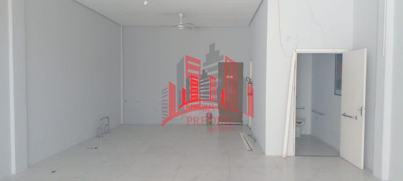 Loja ampla com 215m² à venda no Igara  3 banheiros, mezanino e acesso à BR-116