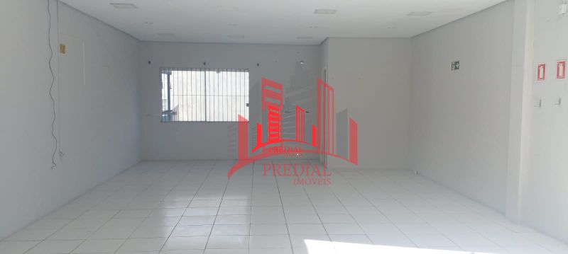 Loja ampla com 215m² à venda no Igara  3 banheiros, mezanino e acesso à BR-116