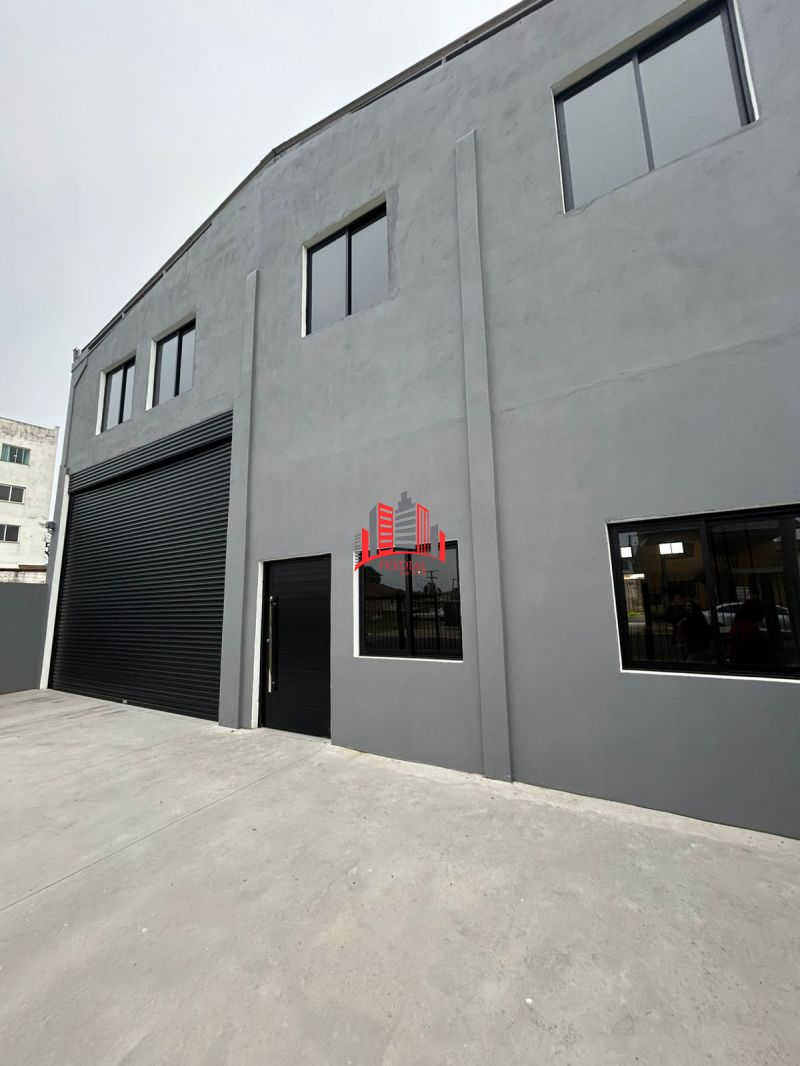 Pavilhão 400m² com entrada para caminhões e área externa na Av. Rio Grande do Sul