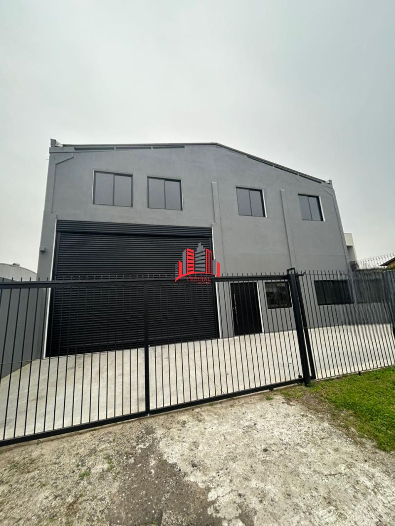 Pavilhão 400m² com entrada para caminhões e área externa na Av. Rio Grande do Sul