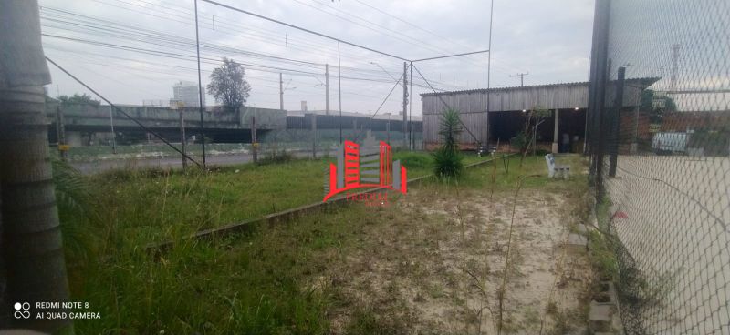Terreno de 1.000 m² com 2 quadras de Beach Tennis, banheiros e área coberta para eventos