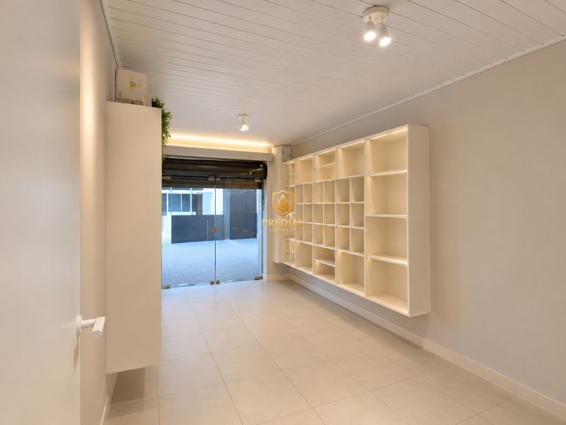 Loja com 1 banheiro e 220m² para alugar no bairro Niterói, Canoas