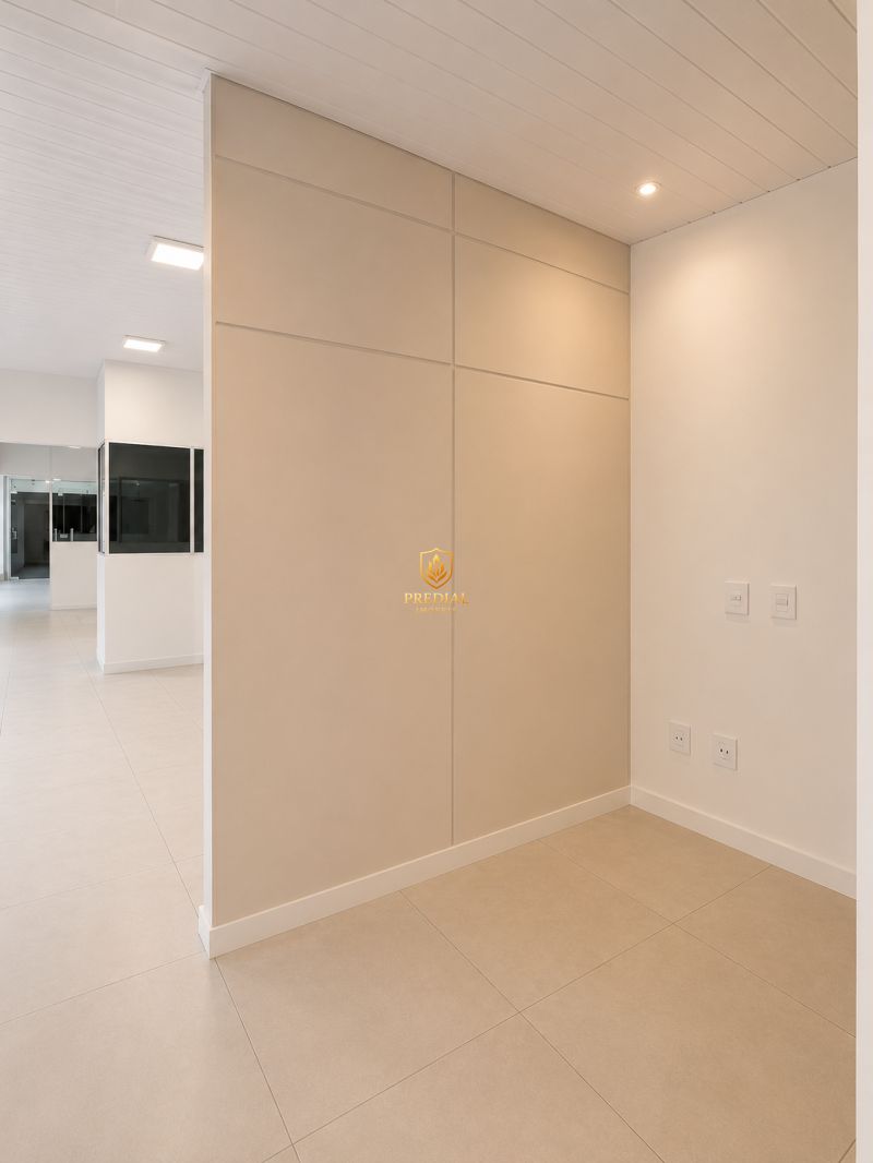 Loja com 1 banheiro e 220m² para alugar no bairro Niterói, Canoas