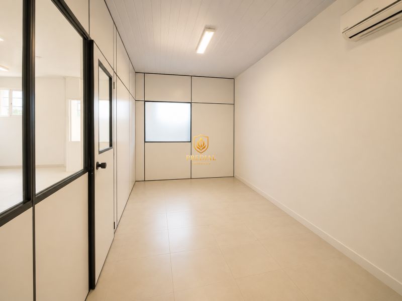 Loja com 1 banheiro e 220m² para alugar no bairro Niterói, Canoas