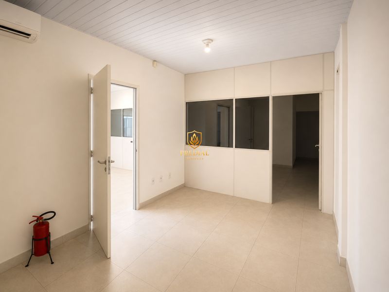 Loja com 1 banheiro e 220m² para alugar no bairro Niterói, Canoas
