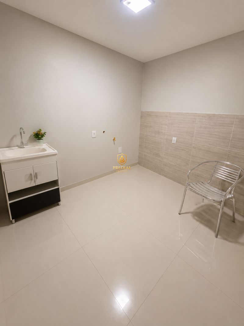 Sala comercial com divisórias no centro de Canoas próxima ao trem e comércio local