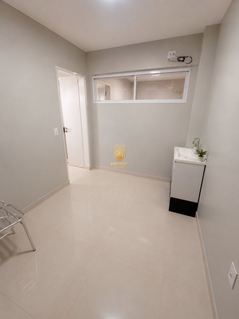 Sala comercial com divisórias no centro de Canoas próxima ao trem e comércio local