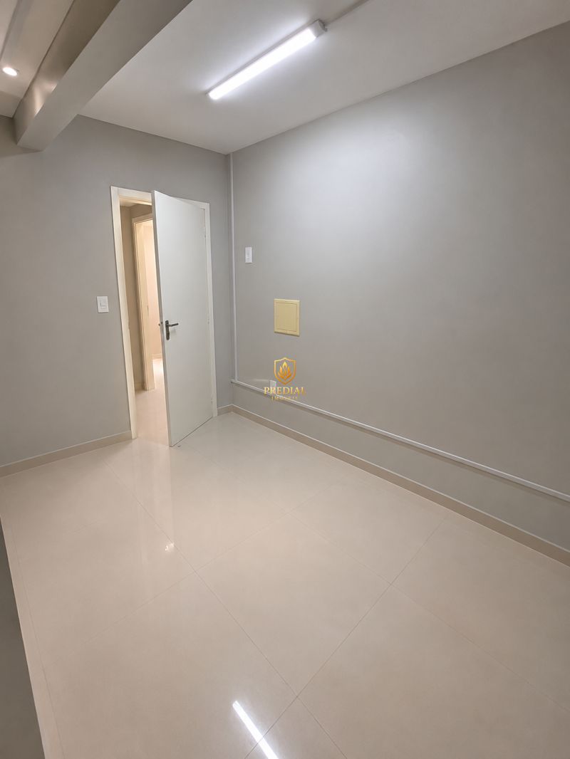 Sala comercial com divisórias no centro de Canoas próxima ao trem e comércio local