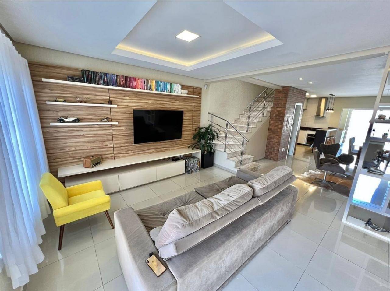 Sobrado com 3 quartos, 3 banheiros e 166m² para alugar no bairro Montserrat, Canoas