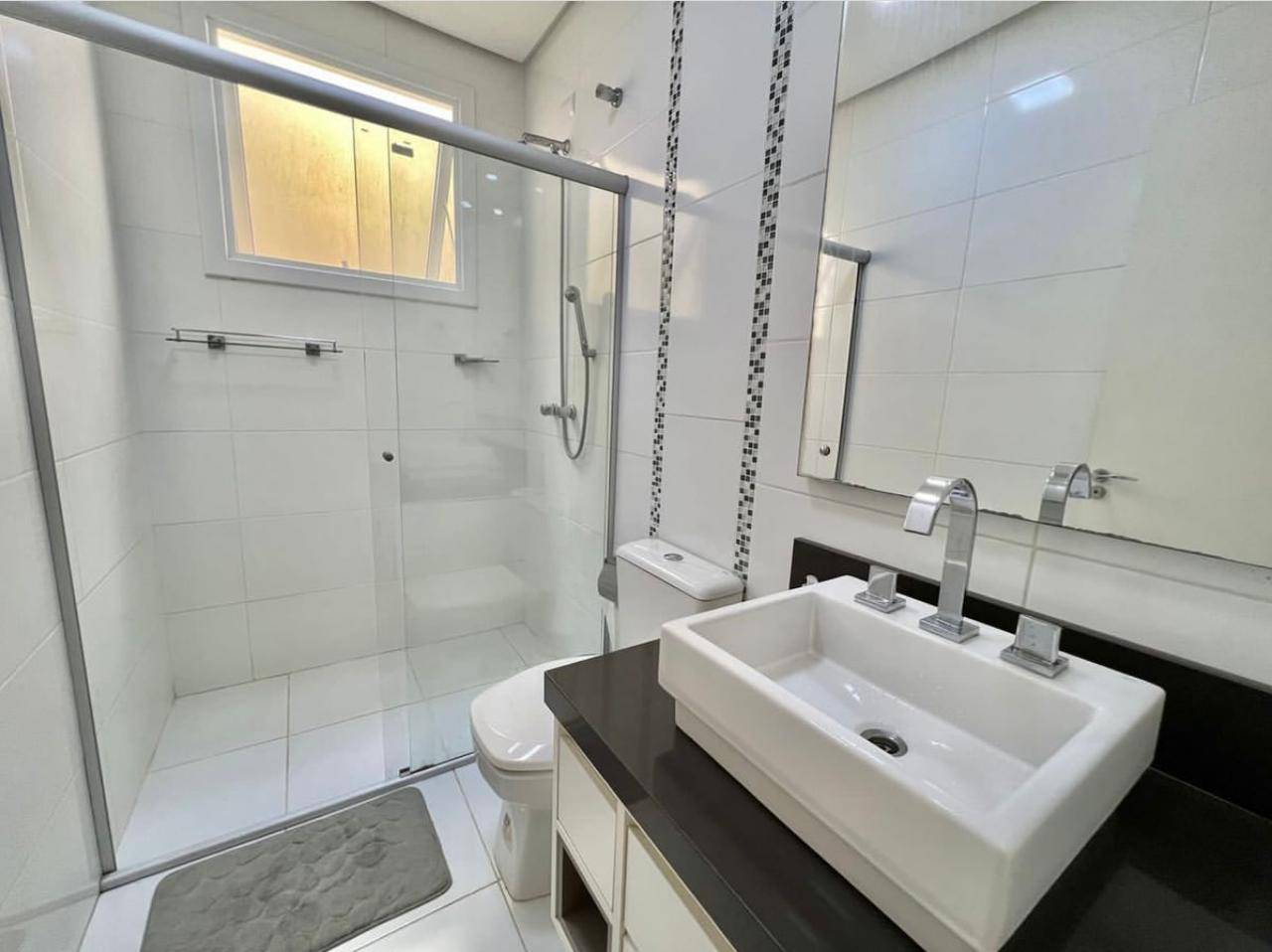 Sobrado com 3 quartos, 3 banheiros e 166m² para alugar no bairro Montserrat, Canoas