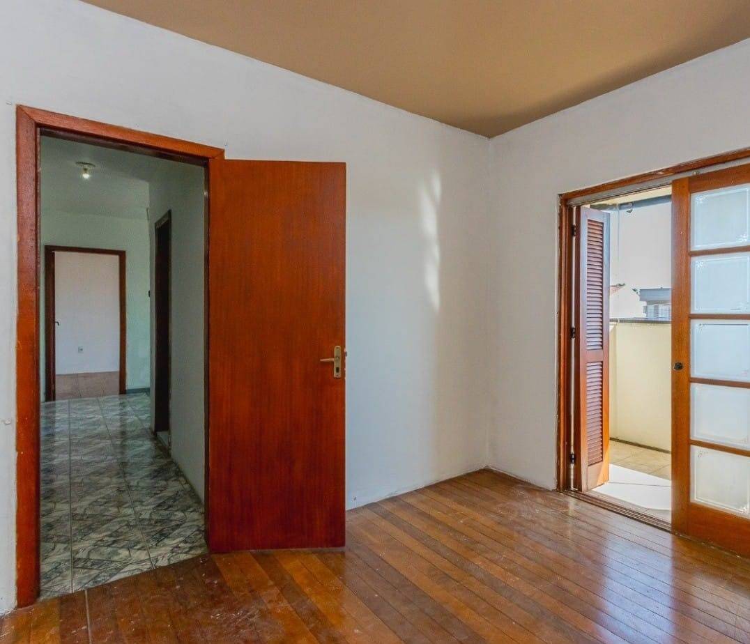 Casa com 4 quartos e 226m² à venda no bairro Nossa Senhora das Graças, Canoas